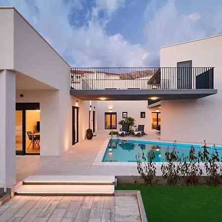 Βίλα Stella, Private Pool, Sleeps 12,