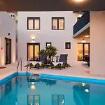 Stella, Private Pool, Sleeps 12, Villa *