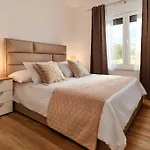 Stella, Private Pool, Sleeps 12, Dugi Rat