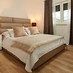 Stella, Private Pool, Sleeps 12, Villa *