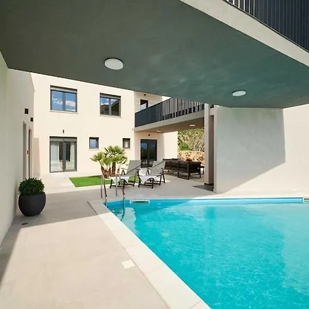 Stella, Private Pool, Sleeps 12, Villa *