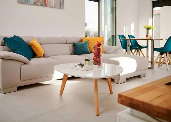 Stella, Private Pool, Sleeps 12, Villa